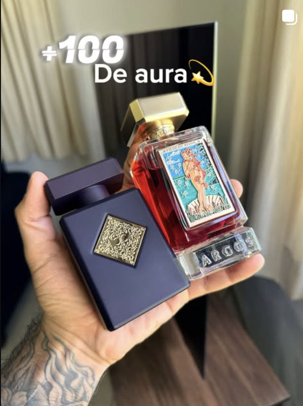 Frasco Arcos sostenido en la mano